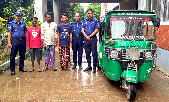 কুমিল্লায় সিএনজি চোরচক্রের ৩ সদস্য গ্রেফতার